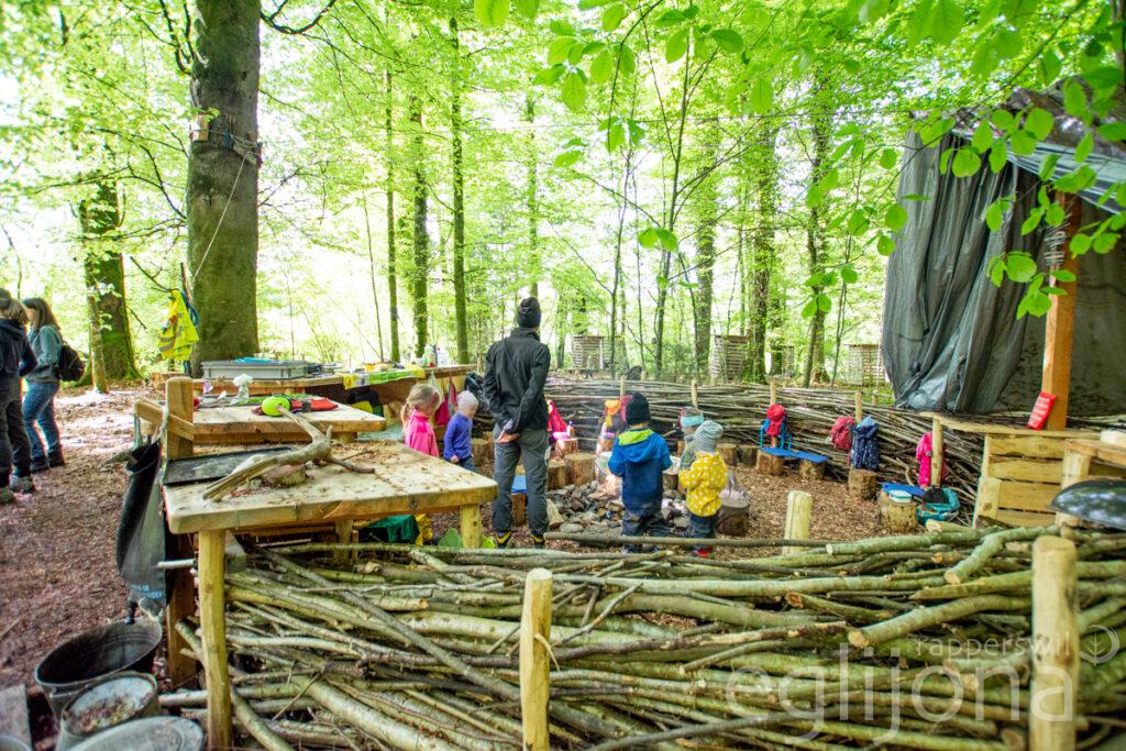 Naturspielgruppe Schnickelschnack: Neuer Spielbereich und Waldsofa